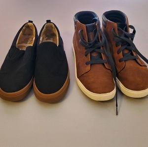 Bundle of 2 pairs of boys shoes size 5
